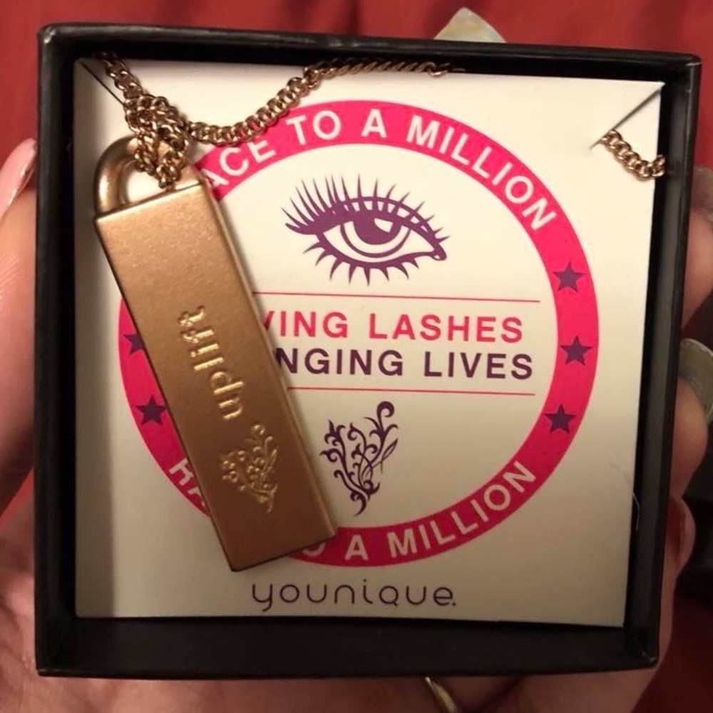 Younique Uplift Rose Gold Necklace. BNIB.